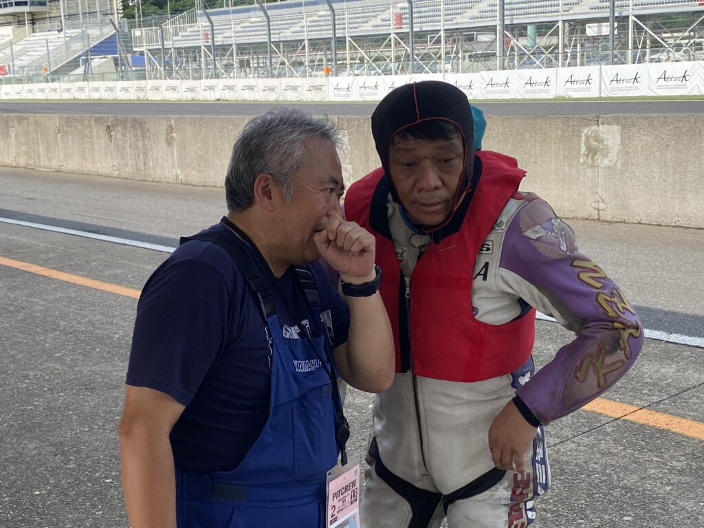 予選前の打ち合わせ