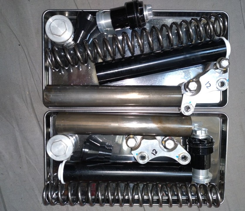 フロントフォークの中身