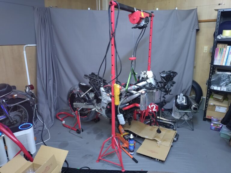 ウインチを使って宙づりにされたSV