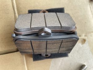 ブレーキパット 新品と使用済みの ブレーキパット